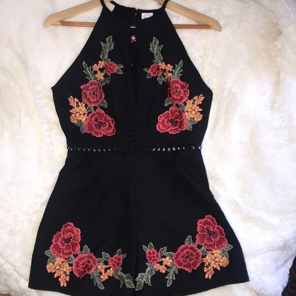 Selfie Leslie Pants - 💐NWT💐Patterned romper